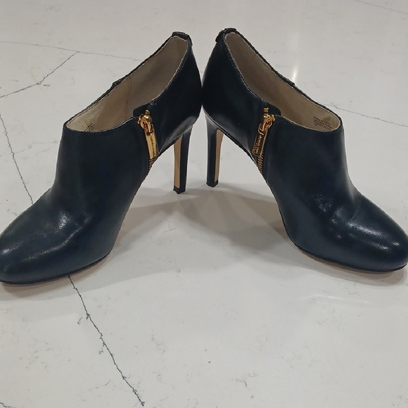 Michael Kors Black Leather Heels Sz7 Gentle Used - Picture 2 of 10